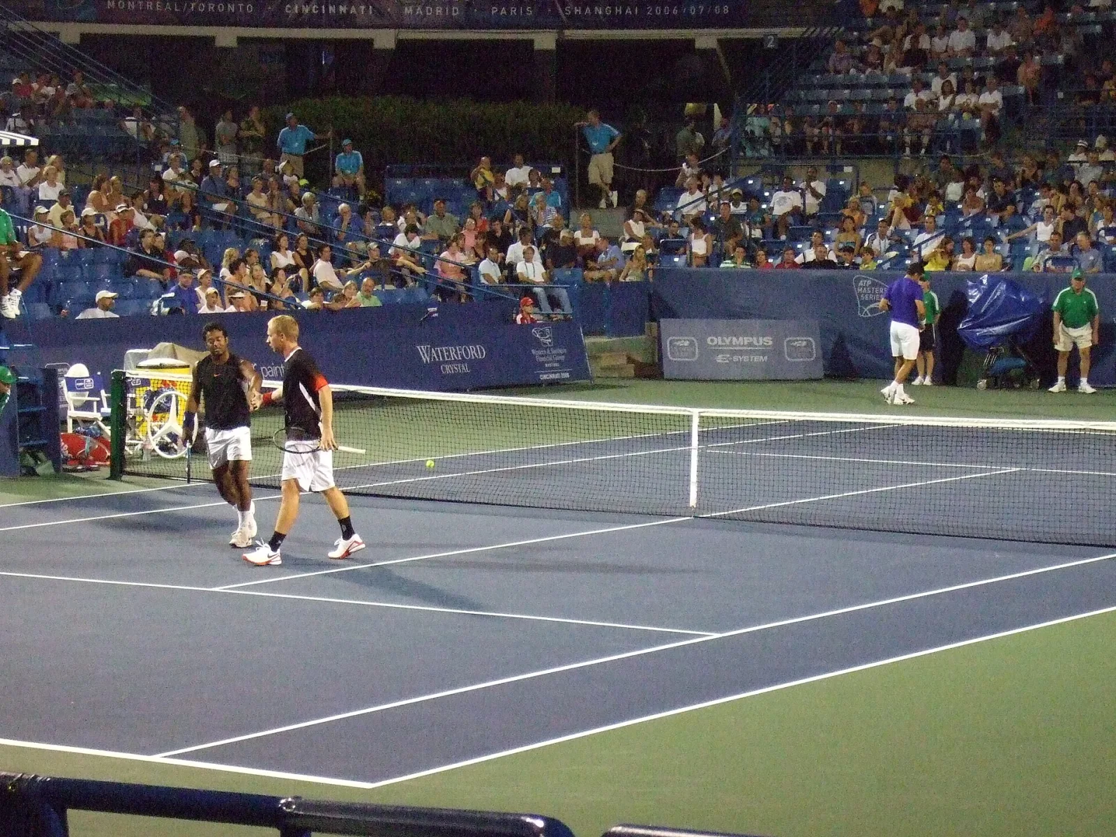 Paes and Dlouhy