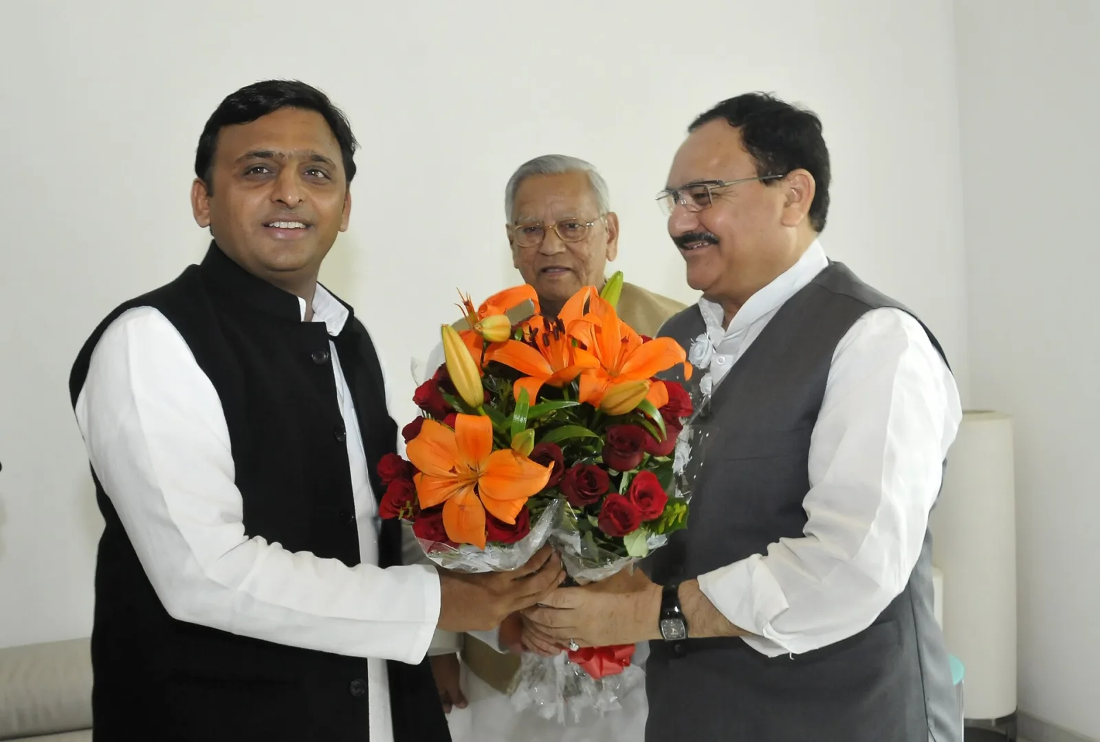 Jagat Prakash Nadda meeting the Chief Minister of Uttar Pradesh, Shri Akhilesh Yadav to discuss various health issues including Acute Encephalitis Syndrome (AES) and Japanese Encephalitis (JE), at Luc
