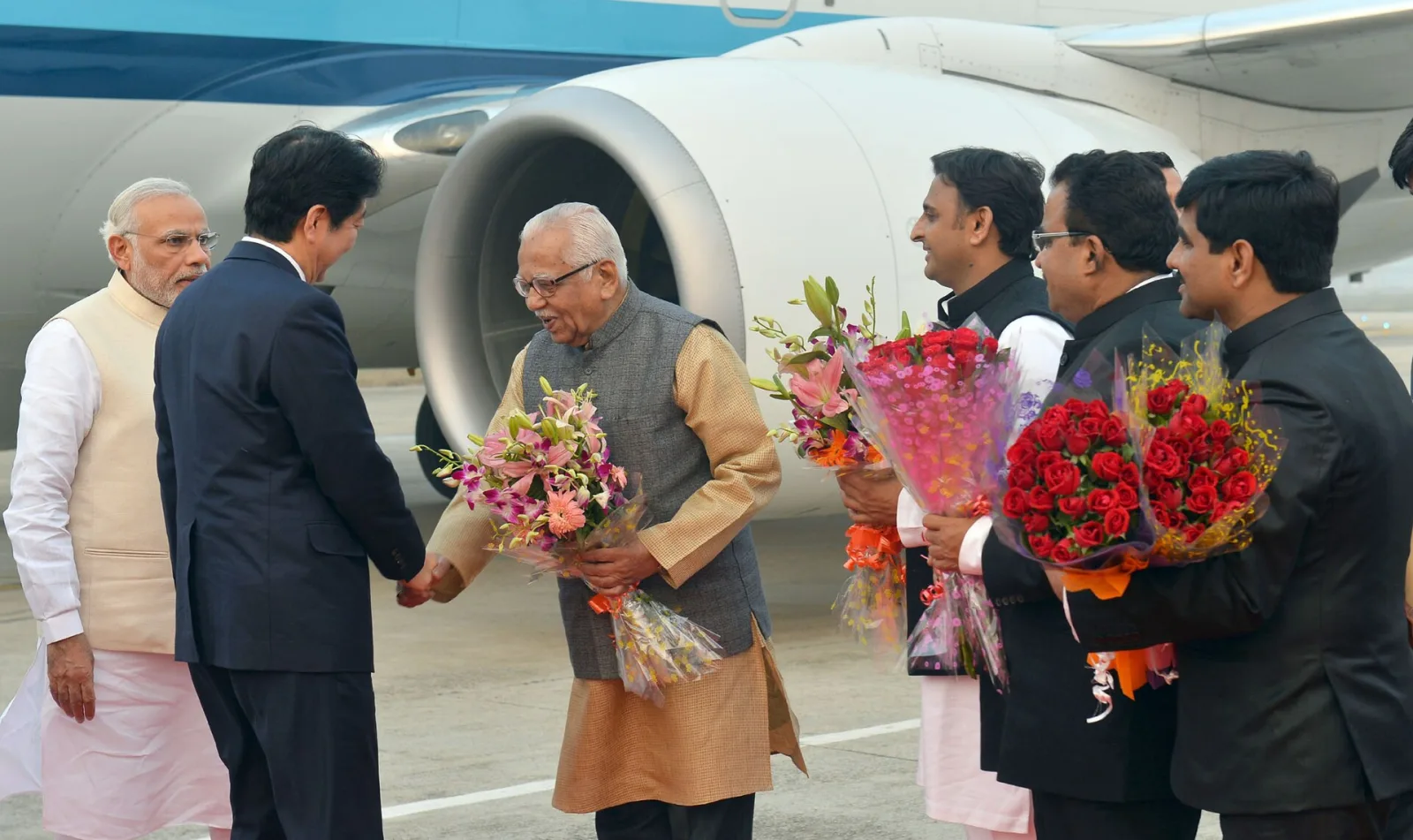 Narendra Modi and the Prime Minister of Japan, Mr. Shinzo Abe being received by the Governor of Uttar Pradesh, Shri Ram Naik and the Chief Minister of Uttar Pradesh, Shri Akhilesh Yadav, on their arri