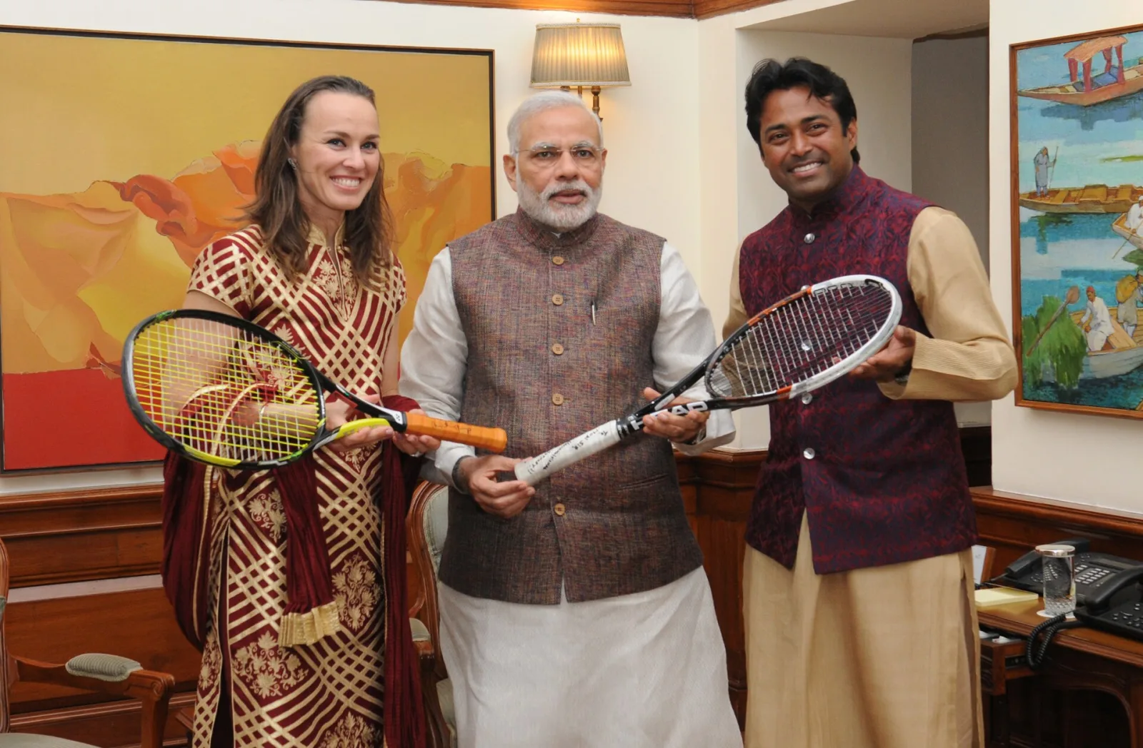 Martina Hingis (left) and Leander Paes (right) call on the Prime Minister of India, Narendra Modi (middle)