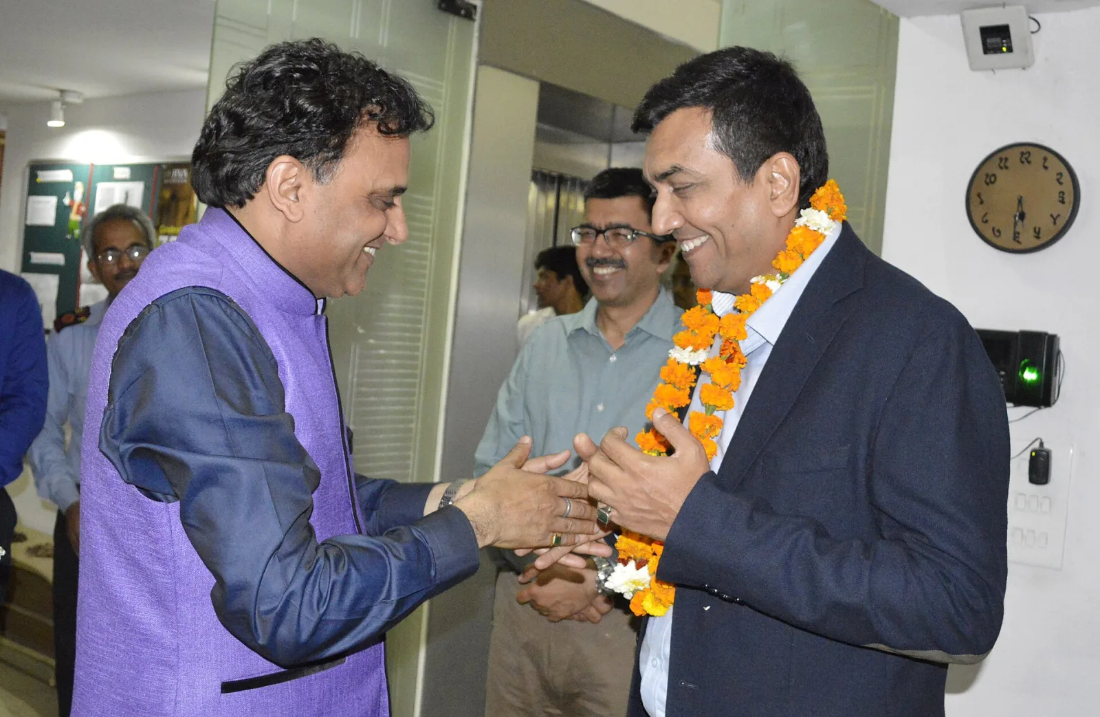 Dr. Partap Chauhan, Director of Jiva Ayurveda welcomes chef Sanjeev Kapoor.
